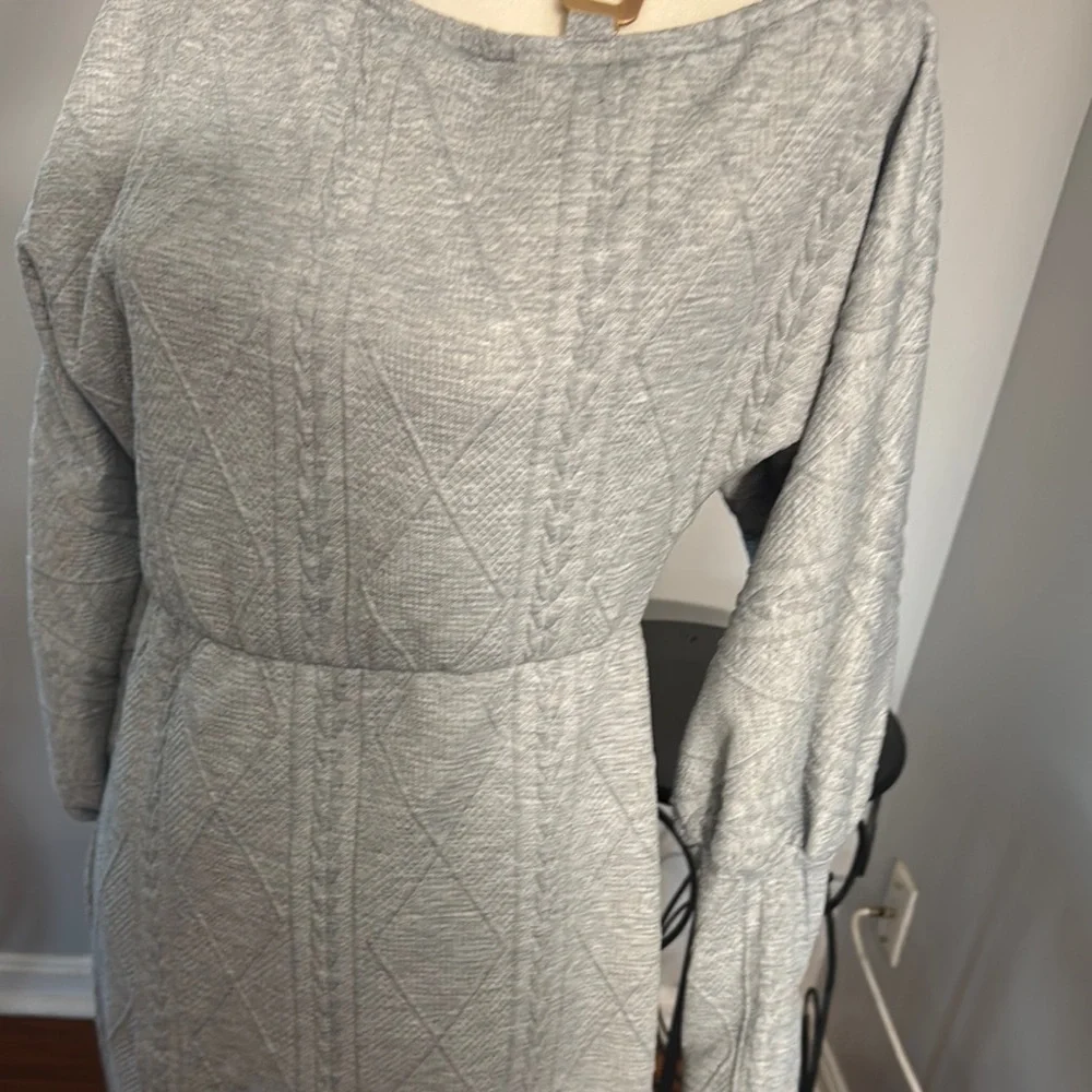 Elegant Gray Knit Dress - Picture 4 of 6